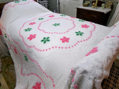 Summer Vintage Chenille Bedspread, Candy Floral Wreath on White w/ Accent Fringe, Full Size Cotton Bedding
