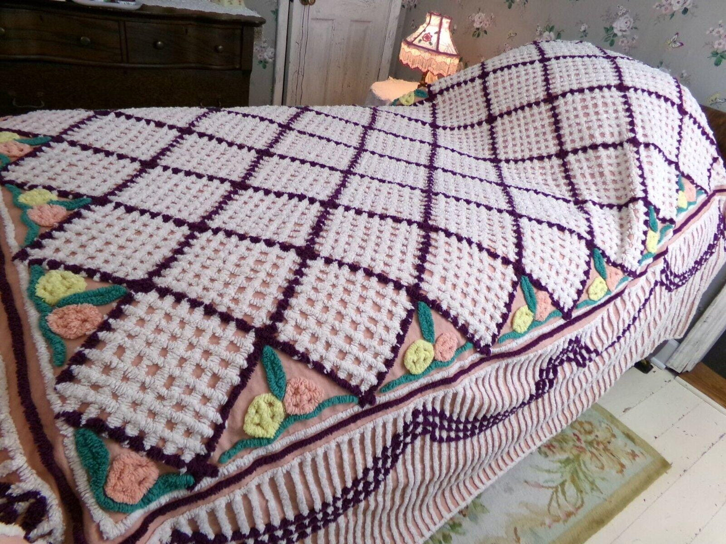 cozy plush vintage chenille bedspread, cute rosettes on quality 100% cotton, lots of thick tufts, full size cottage bedding