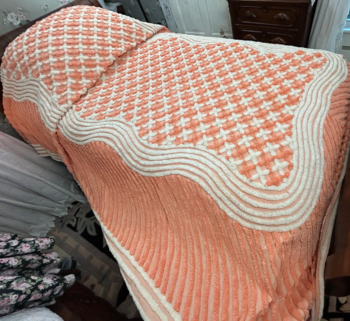 Peach & White Vintage Chenille Bedspread, Crosshatch Wave Pattern, Twin Size