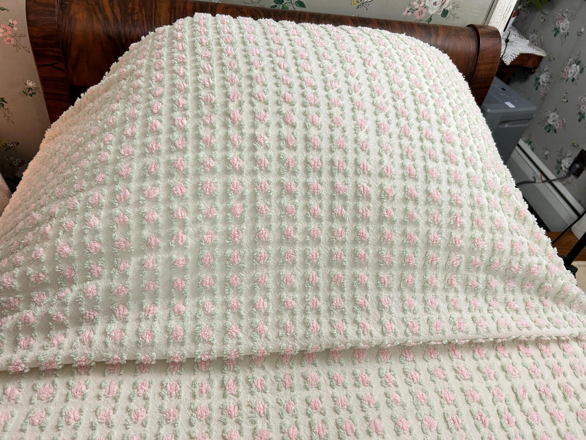 Vintage Pink Rosebud Chenille Bedspread Shabby Cottage Fringe Coverlet Full/Queen
