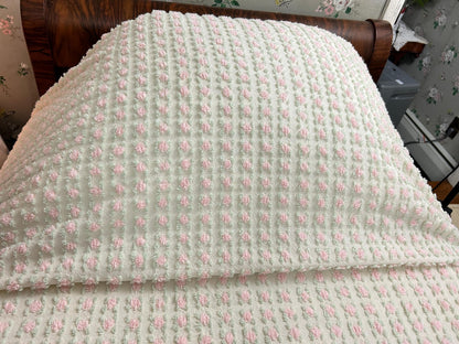 Vintage Pink Rosebud Chenille Bedspread Shabby Cottage Fringe Coverlet Full/Queen