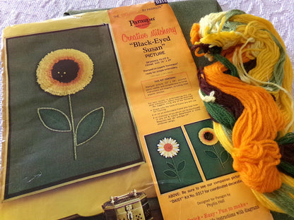 BLACK-EYED SUSAN Boho Crewel Embroidery Kit, Vintage Paragon Stitchery 0318 Phyllis Hall