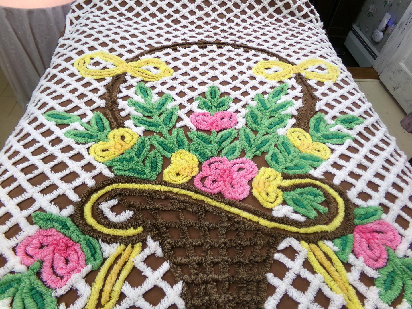 Vintage Chenille Bedspread Chocolate Brown Flower Basket Scallop Pom Pom Trim Full