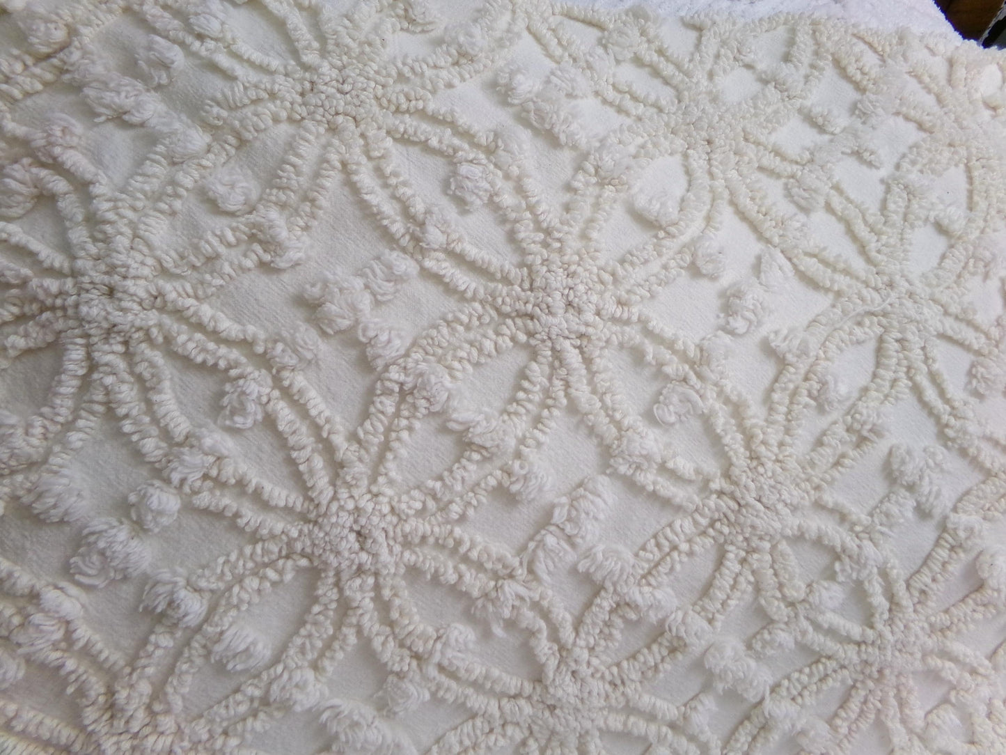 Ivory Elegance Vintage Chenille Fabric - Creamy Neutral Textured Quilt & Craft Material, 20" x 24" Piece