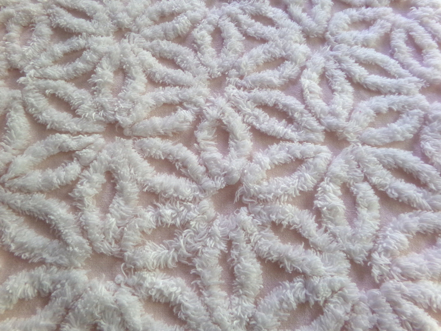Delicate Pink & White Daisy Vintage Chenille Bedspread Fabric, Plush Sewing Quilt Material 18" x 24"