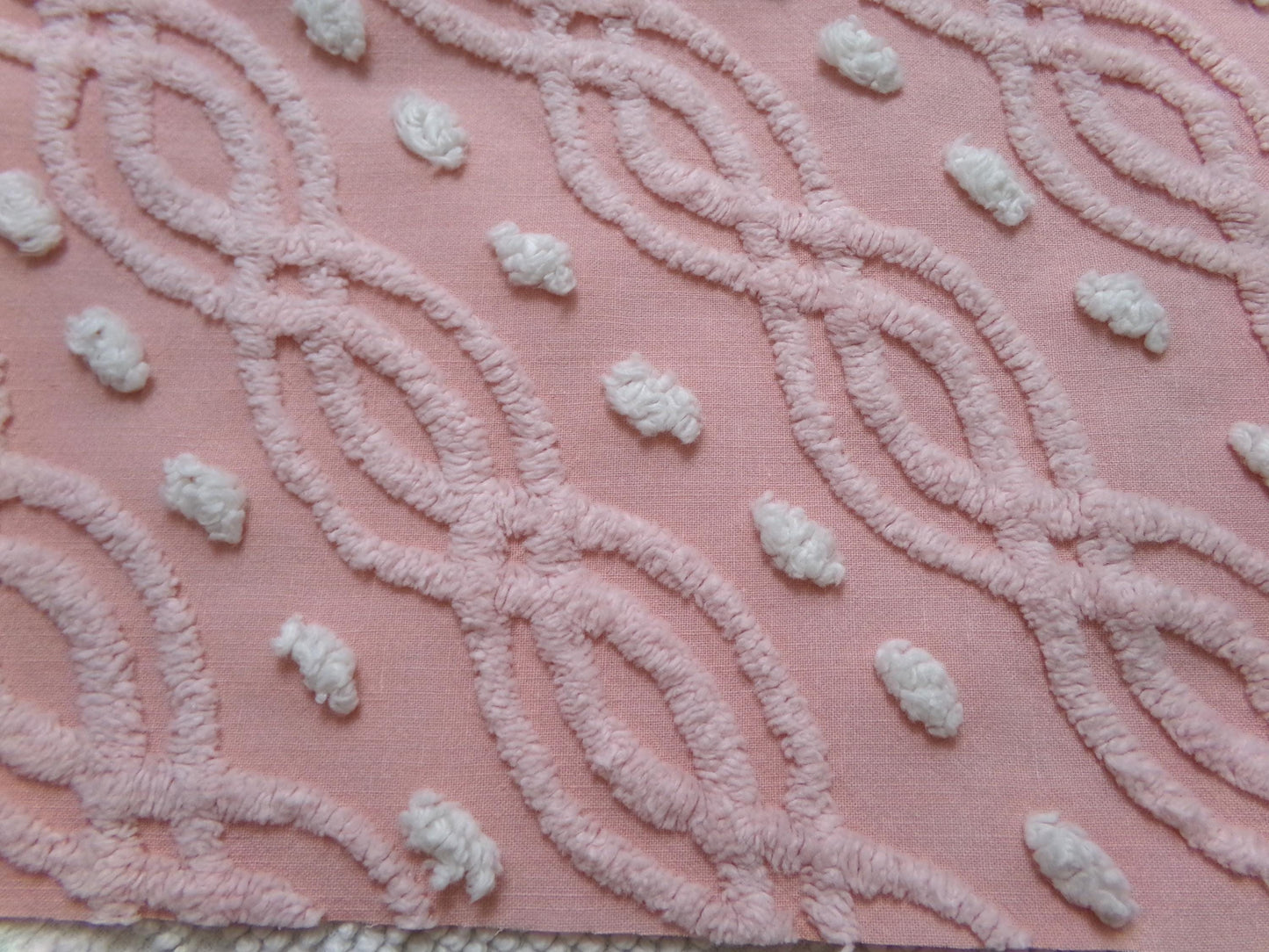 Vintage Chenille Bedspread Fabric Cottage Pink White Eternity Link 18x24"