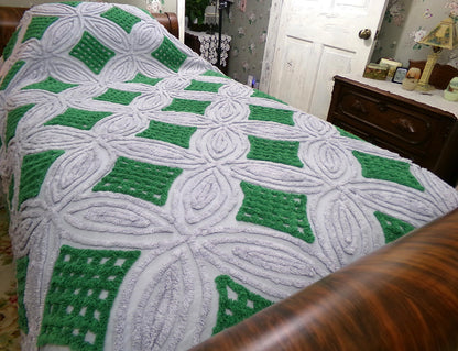 Silver Gray & Kelly Green Vintage Chenille Bedspread: Full Size 100% Cotton Bedding, Waffle Tufting in Plush Rings