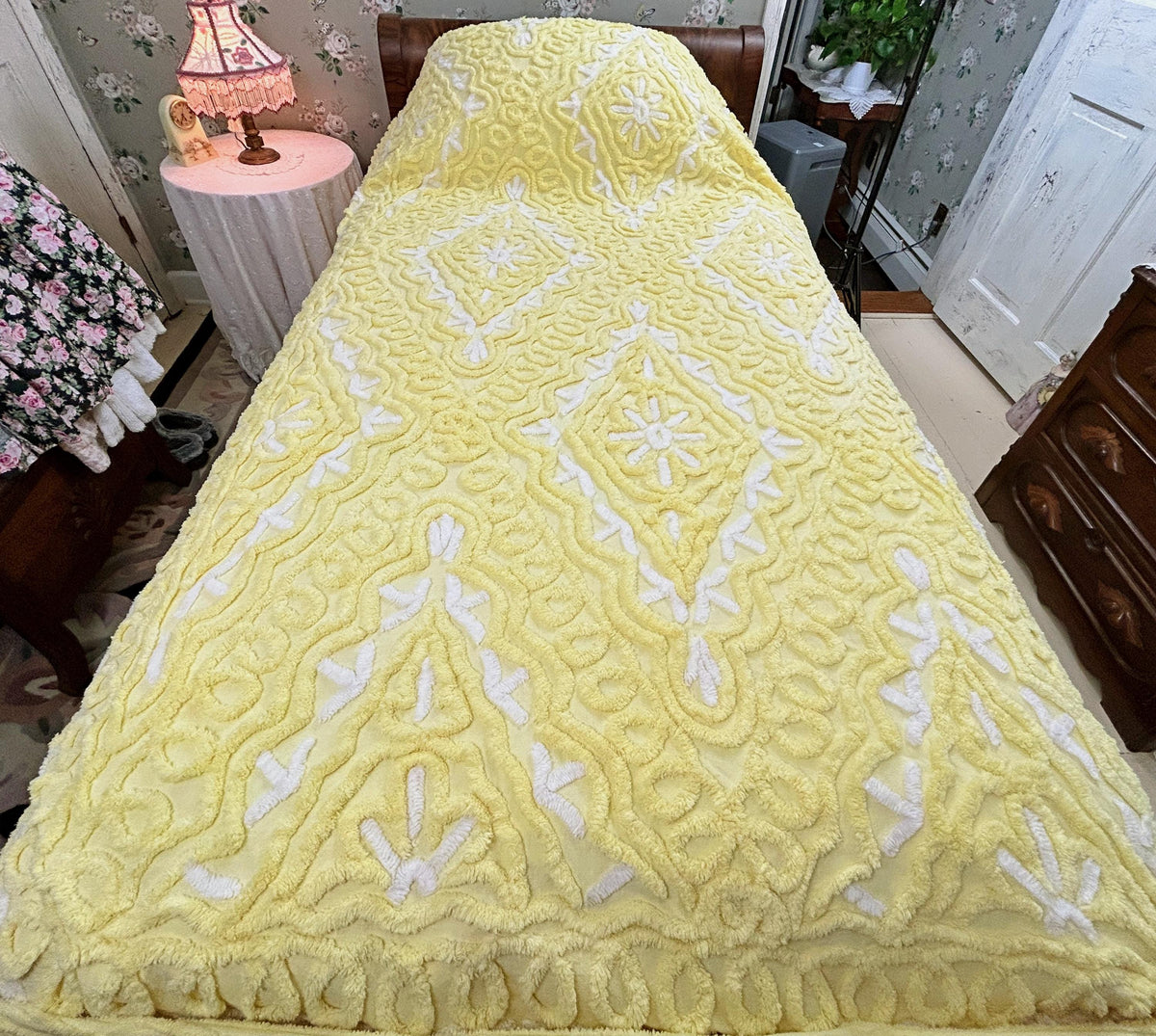 Luxury Euro Style Vintage Chenille Bedspread, FULL SZ Lemon Chiffon Diamond Tuft
