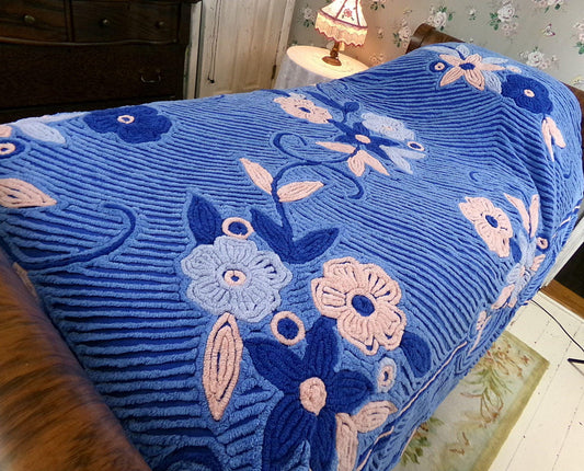 floral vintage chenille bedspread, stunning galactic blue w/ large flowers, full size bedding