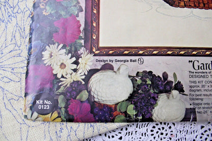 GARDEN BEAUTIES Paragon Crewel Embroidery Kit 0123 Vintage Boho Floral Stitchery
