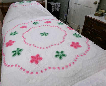 Summer Vintage Chenille Bedspread, Candy Floral Wreath on White w/ Accent Fringe, Full Size Cotton Bedding