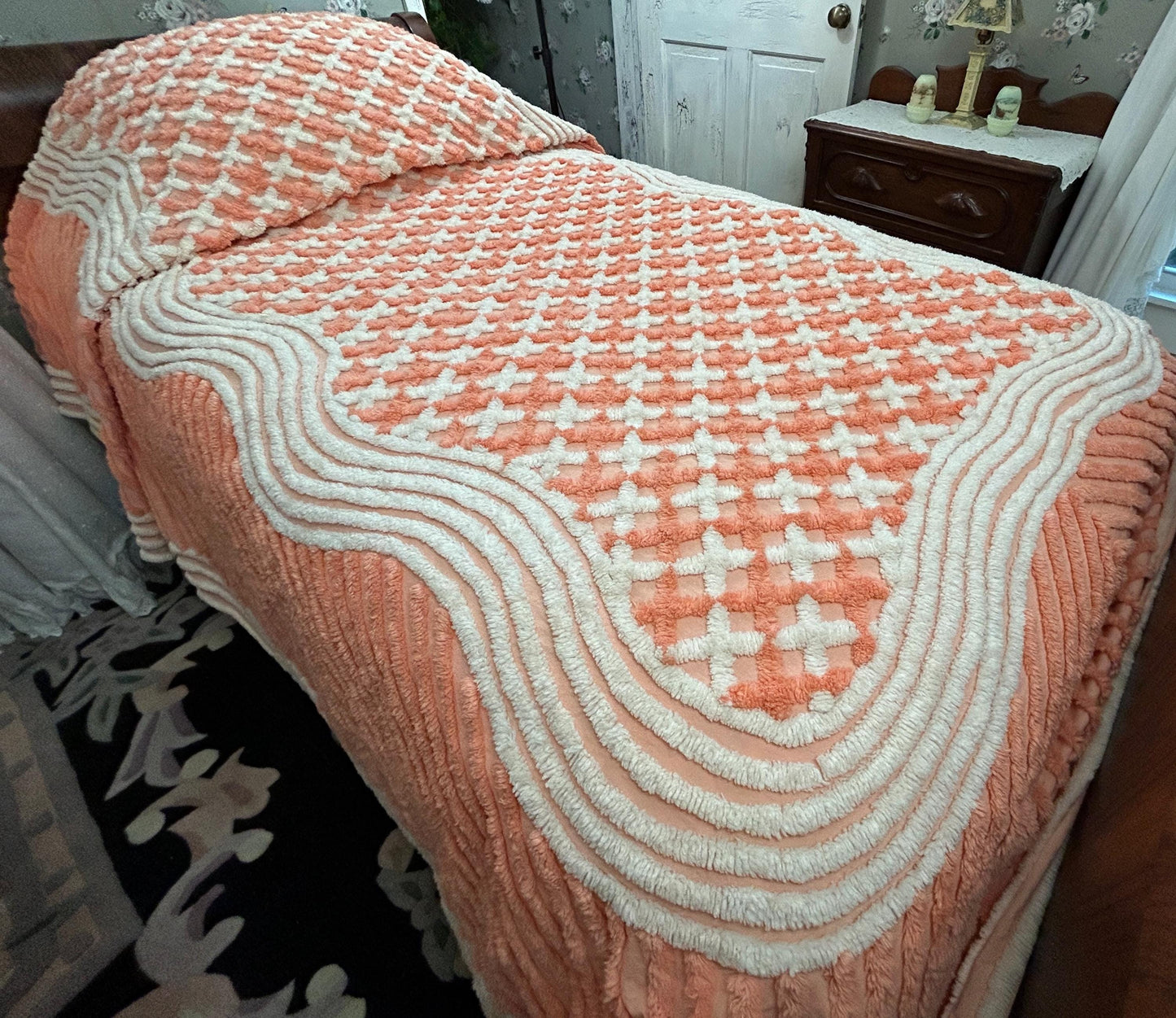 Peach & White Vintage Chenille Bedspread, Crosshatch Wave Pattern, Twin Size