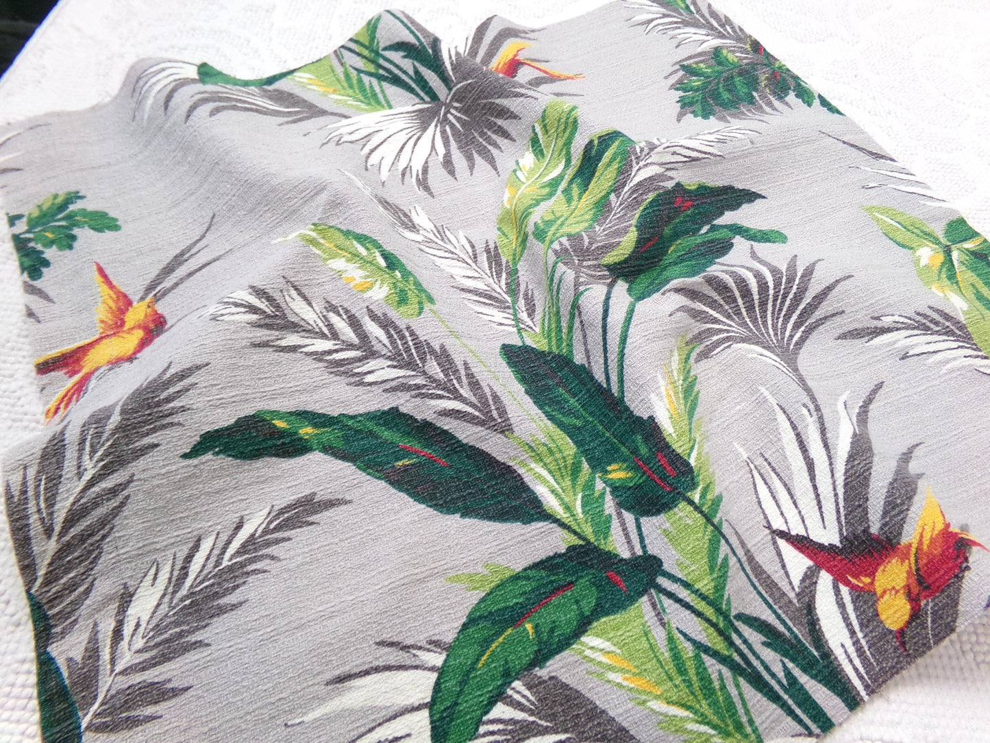 Vintage Barkcloth Fabric in Rare Hummingbird Tropical Design, Midcentury Tropical Craft Material, 16" x 19"