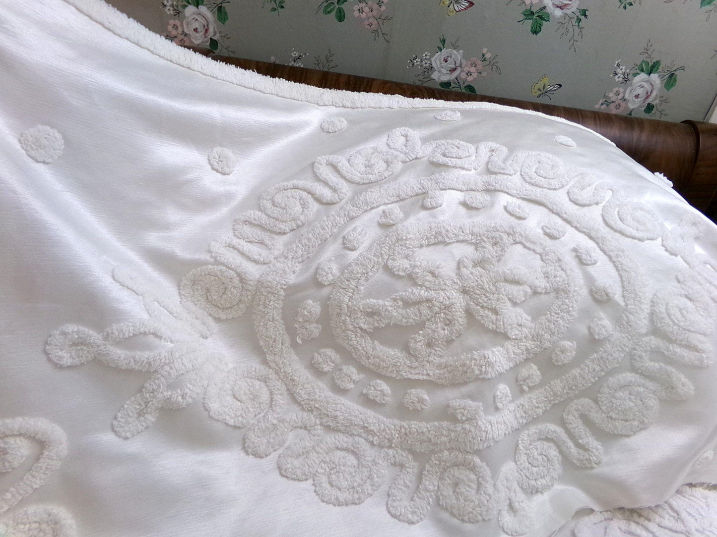 Romantic White Vintage Satin Chenille Bedspread Fabric, Shabby Large Medallion 38x20"