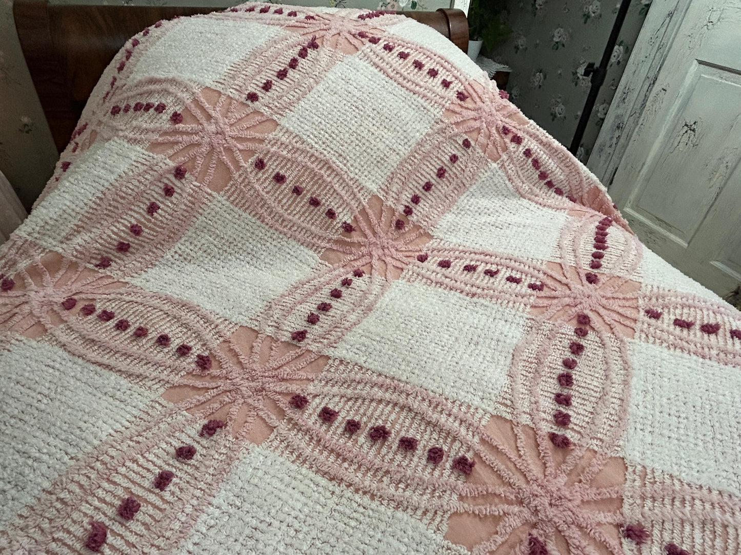 Pink Vintage Chenille Bedspread, Geometric Wedding Ring Dot Design, Full Size