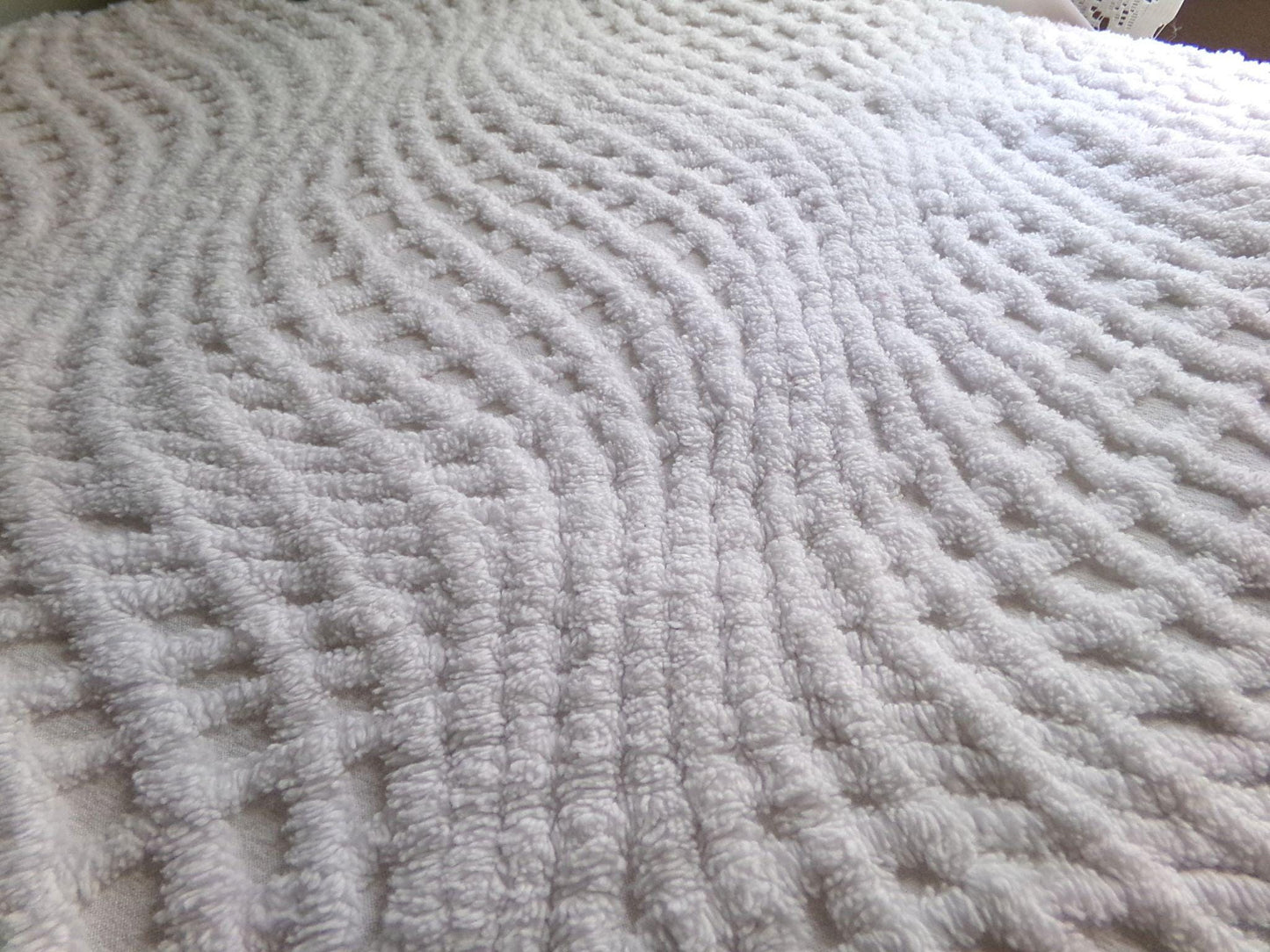 intense illusion white vintage chenille fabric, plush webbed optic illusion design, 21" x 25" inch piece of quilt & sewing material