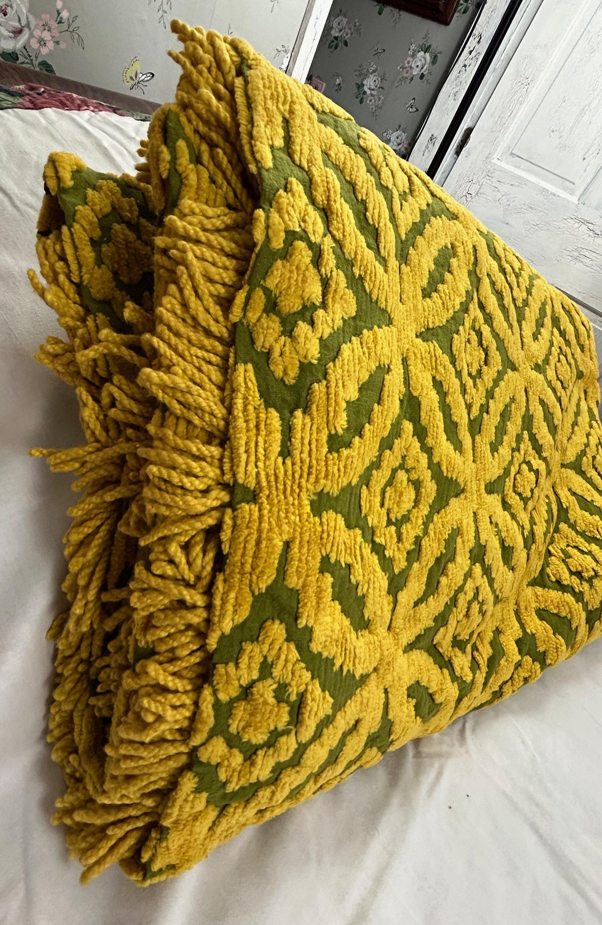 Avocado Olive Green Vintage Chenille Bedspread Boho Gold Wedding Rings, FULL Size NOS