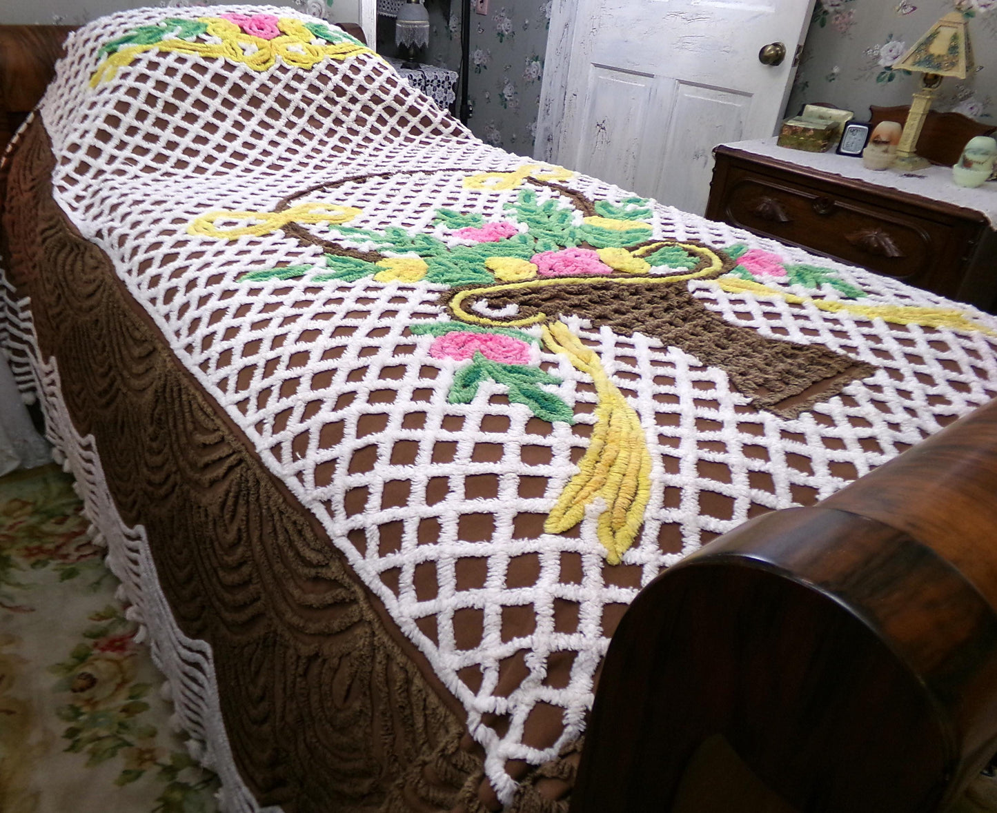 Vintage Chenille Bedspread Chocolate Brown Flower Basket Scallop Pom Pom Trim Full