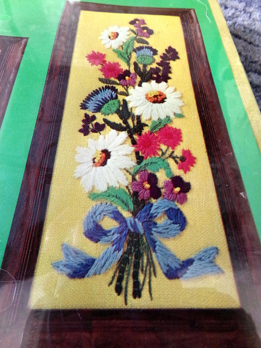 SPRING NOSEGAY Vintage Crewel Kit, WonderArt Embroidery 5028, Boho Hippie 70s Wall Hanging