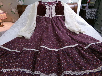 gorgeous vintage Gunne Sax corset dress, velvet bodice 1970s prairie style midi wine calico print with sheer sleeves, XXS