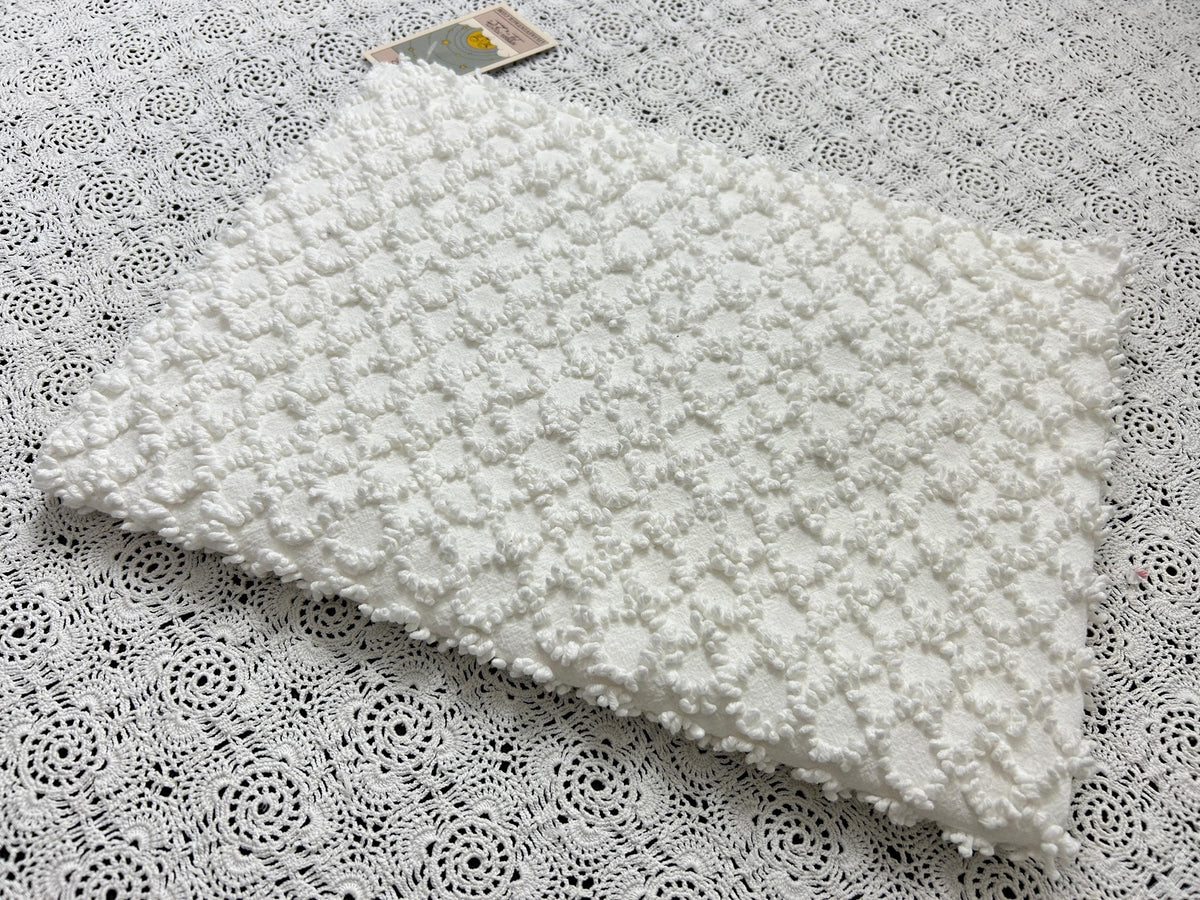Vintage White Chenille Fabric, Chained Eternity Links, 19x25" Quilting Textile