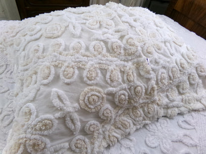 vintage canyon group chenille pillow sham, cream wedding cake design with envelope back, SINGLE, not a pair