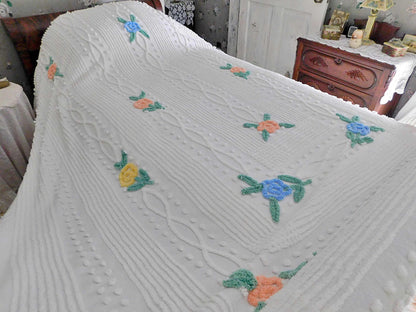 Vintage Chenille Bedspread in Simple Summer Rose Design on White Cotton, Pretty Cottage Coverlet, FULL Size