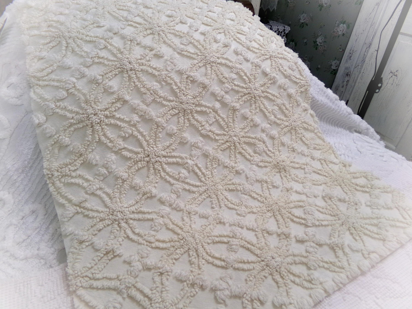 Ivory Elegance Vintage Chenille Fabric - Creamy Neutral Textured Quilt & Craft Material, 20" x 24" Piece