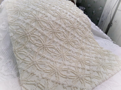 Ivory Elegance Vintage Chenille Fabric - Creamy Neutral Textured Quilt & Craft Material, 20" x 24" Piece