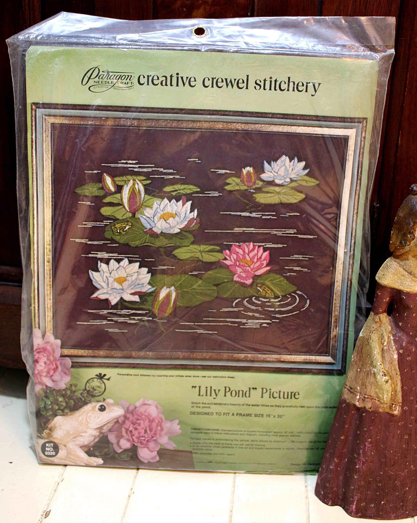 LILY POND Vintage CREWEL Embroidery Kit, Paragon Stitchery #0320, Water Lilies & Frogs