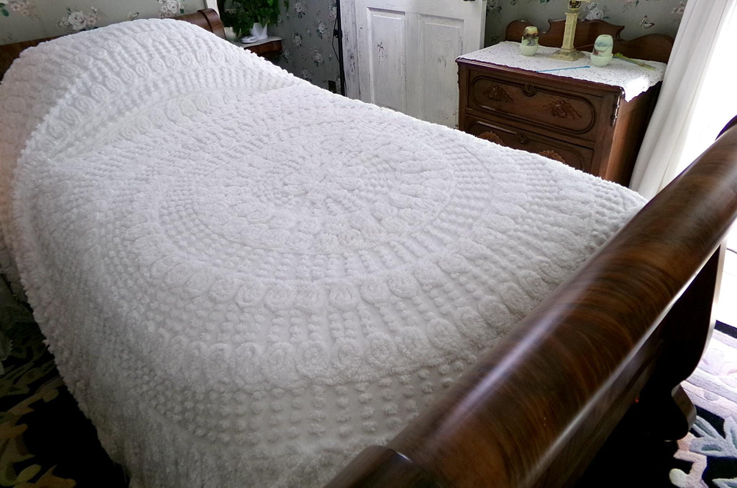 White Swirl Vintage Chenille Bedspread, Cotton Full Size Bedding, Accent Fringe
