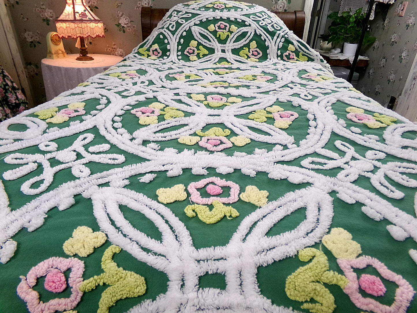 Vintage Chenille Bedspread, Emerald Green Floral Wedding Rings, Accent Fringe, Full