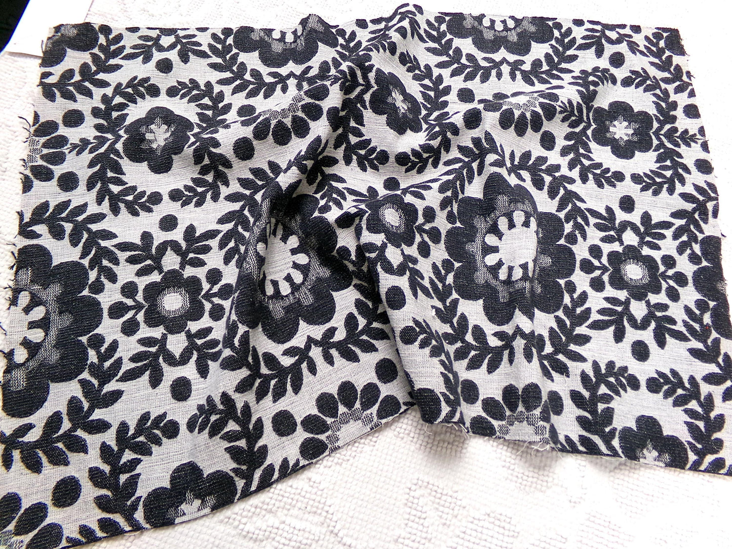 Black & White Floral Vintage Woven Fabric, FLOWER POWER Mod Daisy Reversible Sewing Quilt Material, 16" x 24"