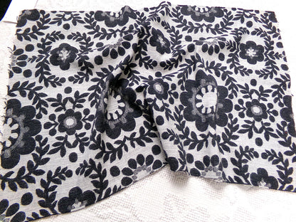 Black & White Floral Vintage Woven Fabric, FLOWER POWER Mod Daisy Reversible Sewing Quilt Material, 16" x 24"