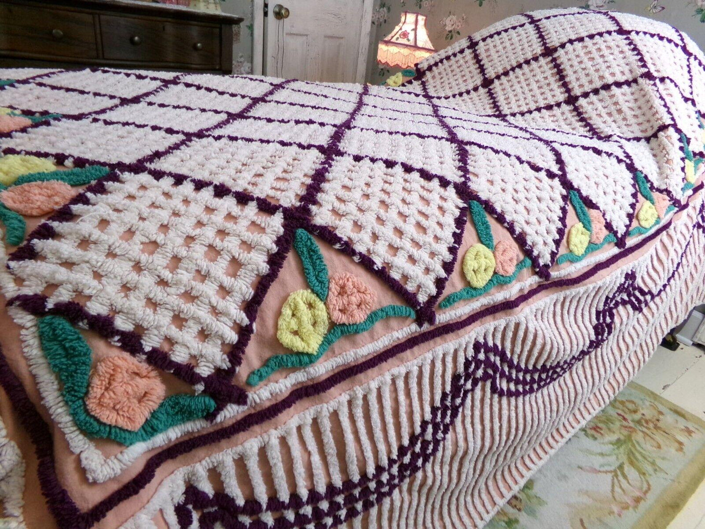 cozy plush vintage chenille bedspread, cute rosettes on quality 100% cotton, lots of thick tufts, full size cottage bedding