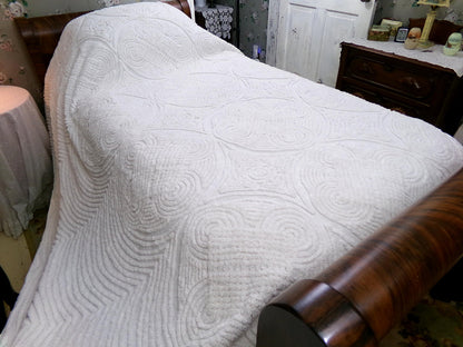 simple luxury vintage heavyweight chenille bedspread: plush white swirl tufts full size cotton bedding