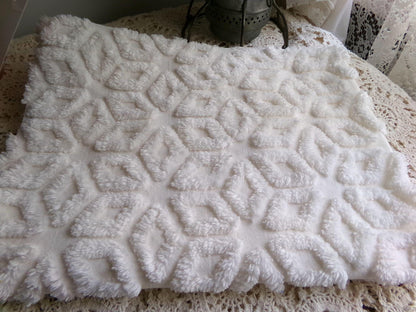 cozy cream snowflake vintage chenille fabric, versatile neutral geometric design, 18 x 24"