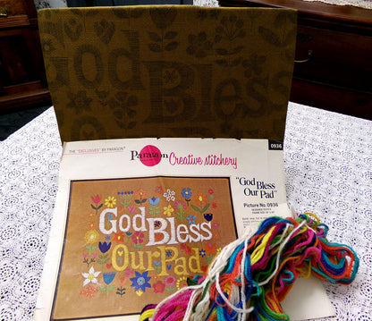 GOD BLESS Our PAD Crewel Embroidery Kit, Vintage Paragon Needlecraft 0936, Retro Boho Wall Art