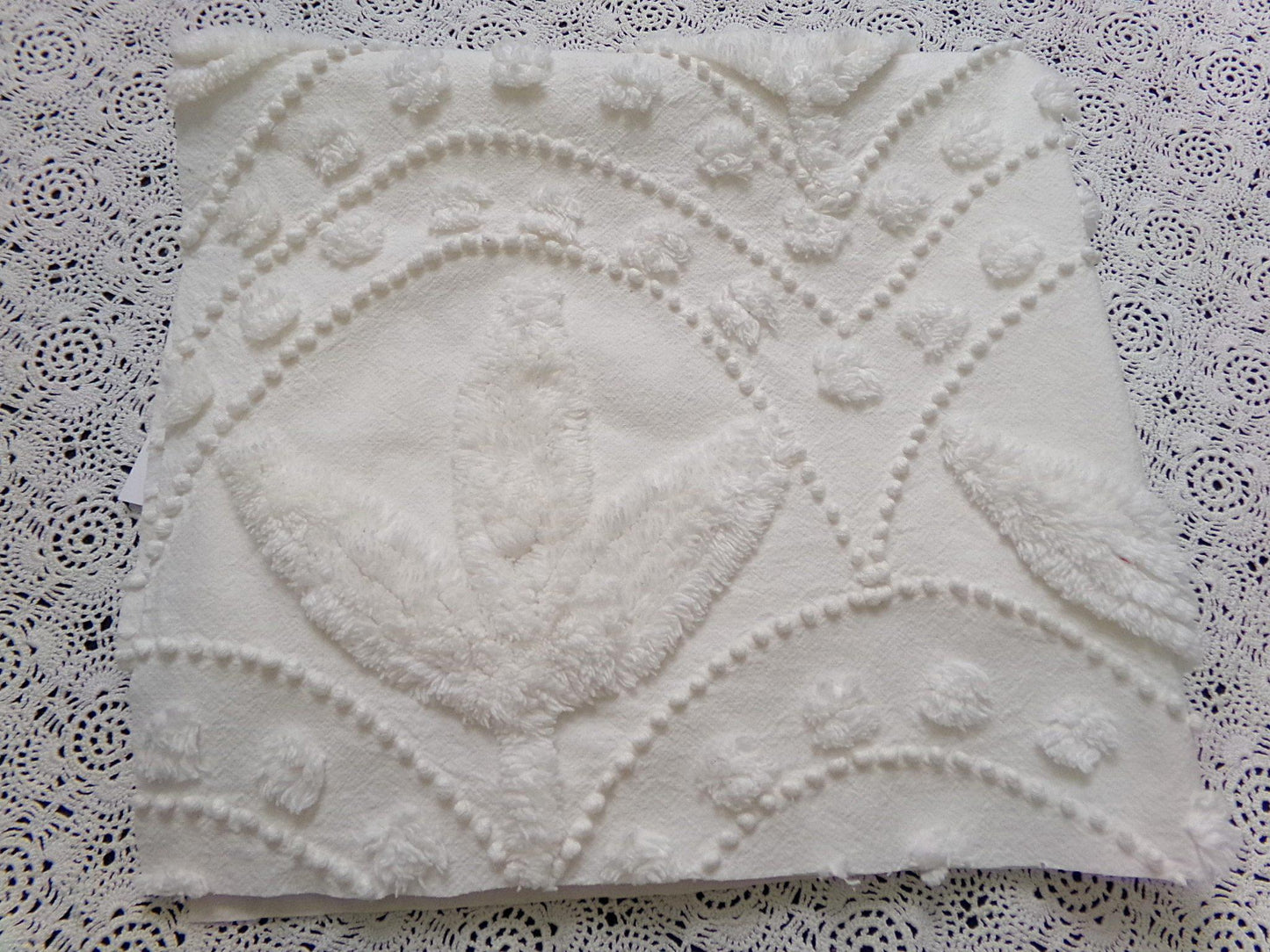Vintage Chenille Fabric Dimensional Scallop Fan Leaf Design 22x23"