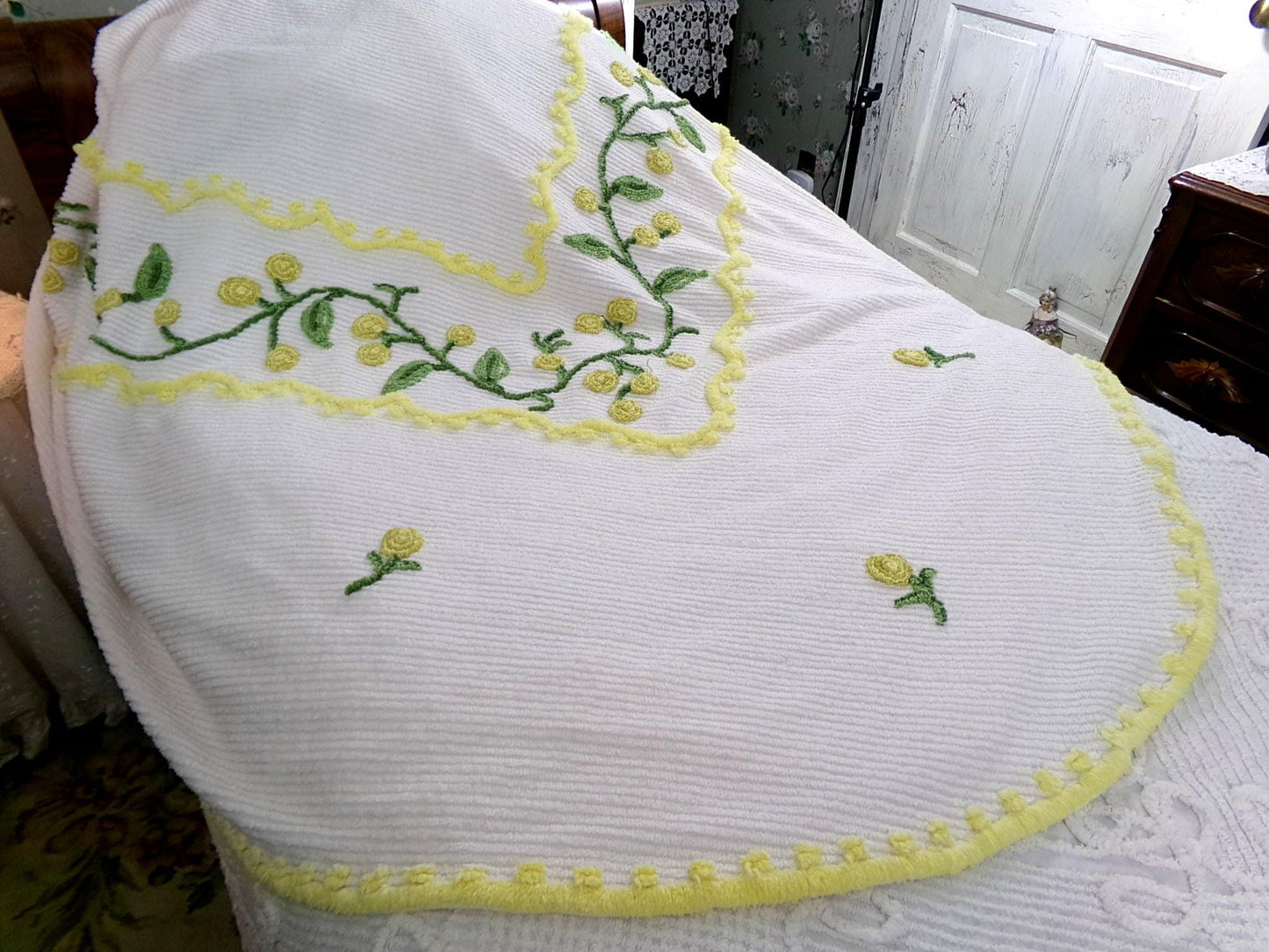 spring forsythia yellow farmhouse chenille bedspread, vintage full size bedding, lovely berry spring & trailing ivy design on white cotton