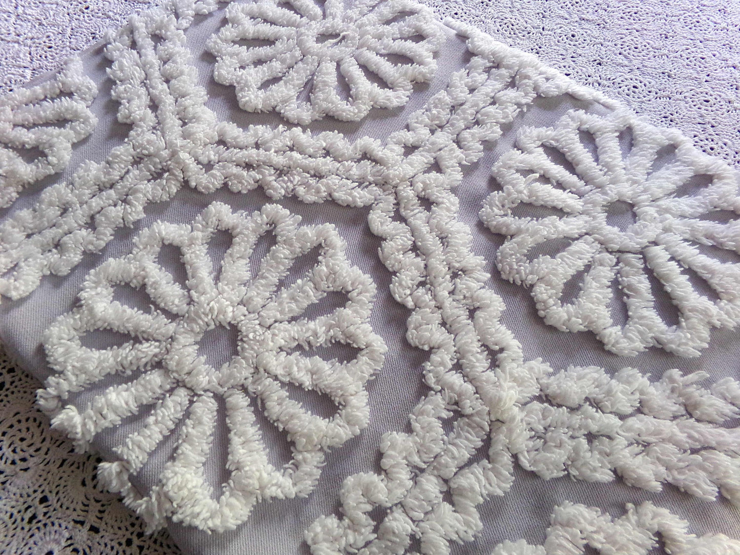 ruffled daisy vintage chenille bedspread fabric lilac lavender white 17x26"