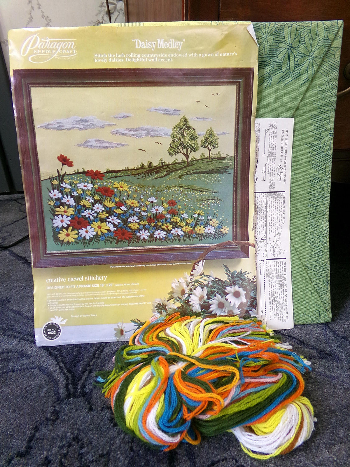 DAISY MEDLEY Vintage Crewel Stitchery Kit, Boho Paragon 0632 Embroidery