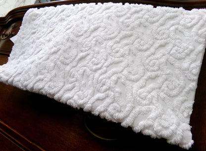 Vintage White Chenille Fabric Interlocking Infinity Eternity Symbol Pattern, 18" x 24"