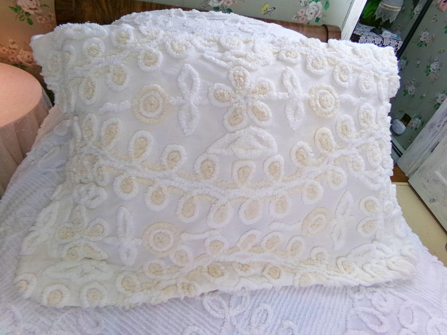 vintage canyon group chenille pillow sham, cream wedding cake design with envelope back, SINGLE, not a pair