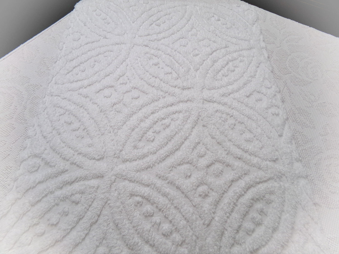 Elegant White Chenille Fabric Vintage Style Leaf Petal Medallion 20x24" Sewing & Quilt Material