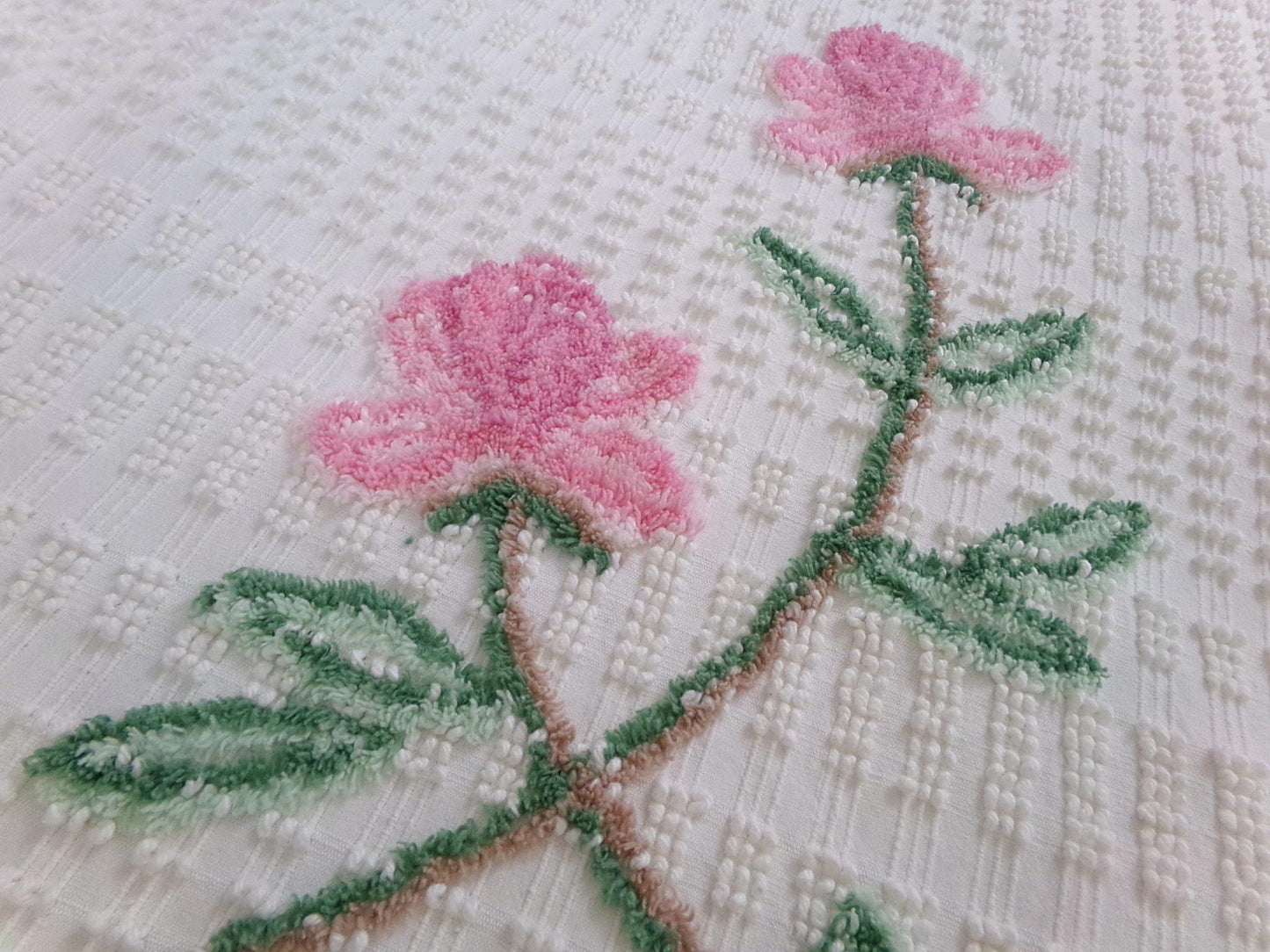 Vintage White Chenille Bedspread Wispy Pink Roses Hobnail Full Double Cottage Farmhouse