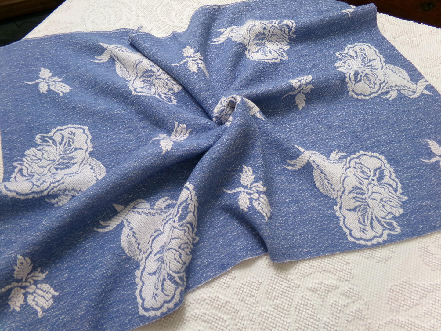 Vintage Woven Reversible Fabric Cabbage Rose Floral Blue White Cottage Chic 22x30