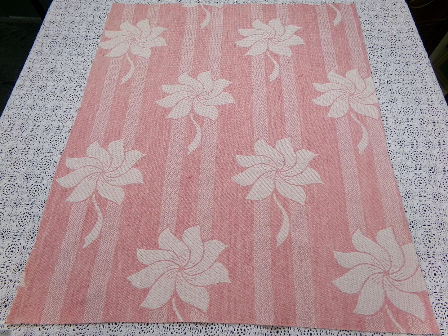 Plumeria Pinwheel Floral Vintage Woven Fabric Reversible 22" x 25" Quilt Material
