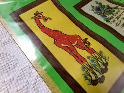 GIRAFFE Vintage Crewel Kit, WonderArt Embroidery 5026, Boho Kitsch 70s Wall Hanging