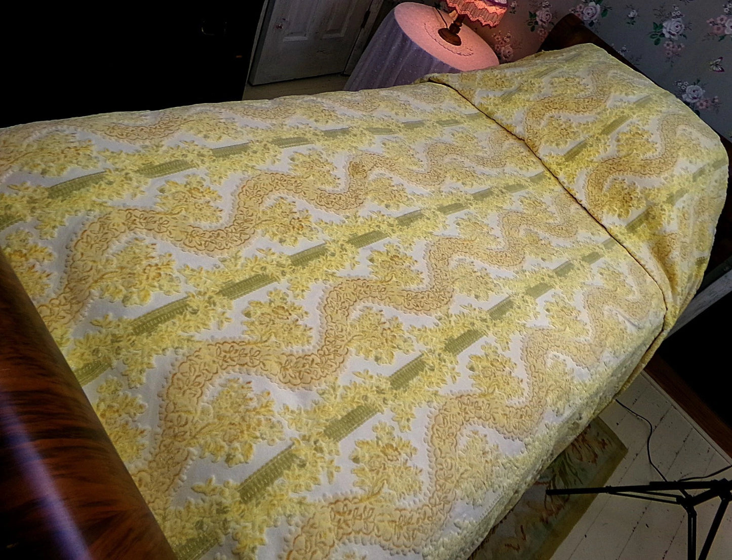 Bates Cut Velvet Bedspread Vintage Tapestry Style Chenille Full Size Gold Fringe